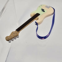 2243 -Ryo Yamada's Bass Guitar with Hands