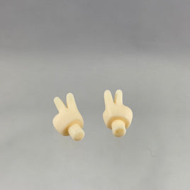 1663 -Minato Aqua's Pair of Peace Sign Hands